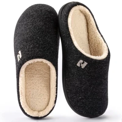 Afbeelding van RockDove Originele tweekleurige pantoffels voor heren met traagschuim, zwart en Sherpa, 42/43 EU