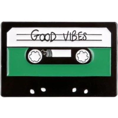 Afbeelding van pin Broche enamel kledingspeld Good vibes cassettebandje