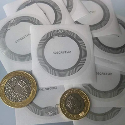 Afbeelding van 10 x NFC tags NXP chip NTAG213 144 bytes opslagcapaciteit ronde transparante sterke sticker brede antenne hoge scankkracht en ultra slim design