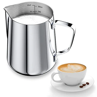 Afbeelding van Newaner Melkkannetje voor het opschuimen van melk, 600 ml inhoud, 304 roestvrij staal, melkkan met inhoudsaanduiding, barista‘s, melkpitcher cappuccino, espresso, latte kunst, perfect koffieliefhebbers, zilverkleurig