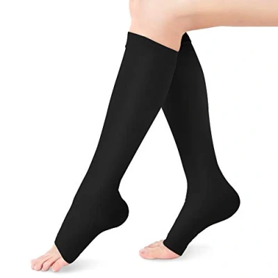 Afbeelding van Compression Socks Men Women, 20 30mmHg Stockings, Medical Gradient Compression, Open Toe, Knee High Sleeves for Varicose Vein, Swelling, Edema, 1 Pair (Black, M)
