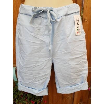 Afbeelding van Dames korte broek met aantrekkoord licht blauw One size 38/44