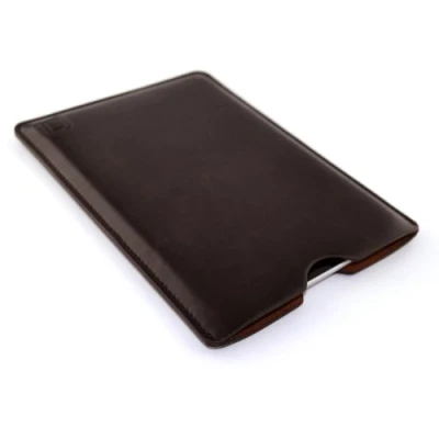 Afbeelding van Kunstleer iPad Mini Sleeve voor 4, 3, 2, &amp; 1 en Acer Iconia A1 830 van Dockem: Slank, eenvoudig professioneel uitvoerend tablethoesje zacht vilt gevoerd donkerbruin Basic synthetisch leer beschermhoes