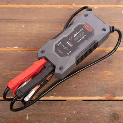 Afbeelding van Schumacher Rugged SBX 461 Lithium Ion Auto Batterij Booster 1000A 12V tot 6,0L Benzine / 3,0L Diesel Superkrachtige Zaklamp USB 2,4A Uitgang 2,0A Ingang IP64 Bescherming