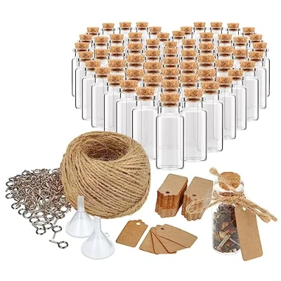 Afbeelding van COM FOUR® 60x 10 ml glazen flessen, set met accessoires om te labelen en op hangen, voor bruiloften of verjaardagen, thee, specerijen, zout, zaden, kruiden (060 stuks + toebehoren)