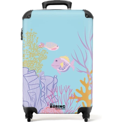 Afbeelding van NoBoringSuitcases.com® Handbagage koffer lichtgewicht Reiskoffer trolley Blauw met onderwaterwereld Rolkoffer wieltjes Past binnen 55x40x20 en 55x35x25