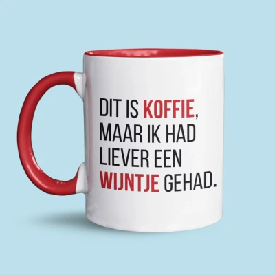 Afbeelding van NietMokken.nl Grappige mok Dit is koffie, maar ik had liever een wijntje gehad Leuke beker als cadeau voor vriend, collega of familie Keramische Dubbelzijdig bedrukt Vaatwasser en magnetronbestendig tas RODE VERSIE