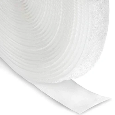 Afbeelding van FrogJim Fleeceband wit voor naaien en knutselen 20 mm breed 5 m rol lusjes niet klevend KRNWL5