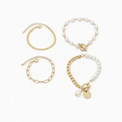 Afbeelding van Set van 4 goudkleurige dames armbanden met imitatieparels, schakels en muntbedel combinatie parel schakel