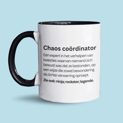 Afbeelding van NietMokken.nl Chaos Coördinator mok Grappige Beker voor Multitaskers Kantoorhumor Cadeau Dubbelzijdig Bedrukt Vaatwasser en Magnetronbestendig Leuk een Collega Dictionary / Woordenboek