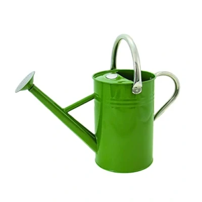 Afbeelding van Kent &amp; Stowe 4,5 liter vintage gieter in olijfgroen verzinkte stalen kan voor dagelijks gieten klassieke Engelse stijl met 2 handgrepen