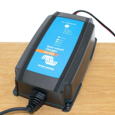 Afbeelding van Blue smart ip65 charger 12/25 + dc connector acculader boot