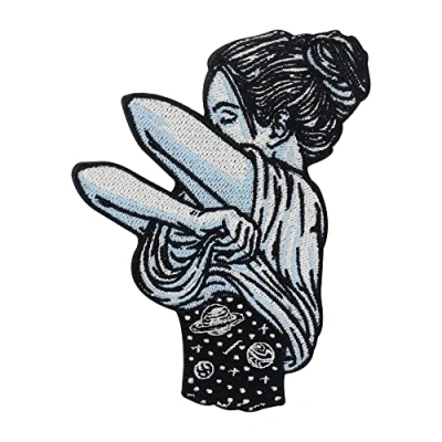 Afbeelding van Finally Home You are my Universe patch om op te strijken planeten patches sexy vrouw strijkplaatje maan opstrijkbare sterren ruimte strijkpatch