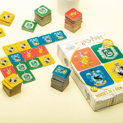 Afbeelding van Harry Potter Hogwarts Houses In A Row Spel van Paladone