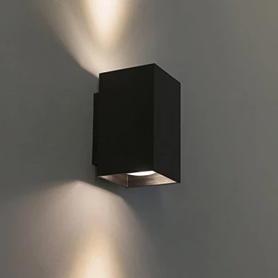 Afbeelding van QAZQA Moderne wandlamp zwart vierkant Sandy