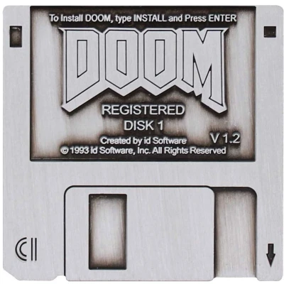 Afbeelding van DOOM Floppy Disk Limited Edition Pin Badge, 45 x 45mm, Metaal Rubber
