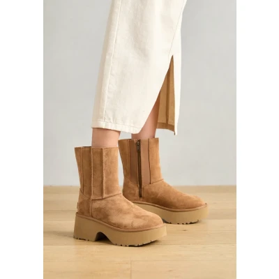 Afbeelding van UGG Classic TWIN SEAM NEW Heights Enkellaarsjes met plateauzool, Dames, Maat: 40, Chestnut Veloursleer