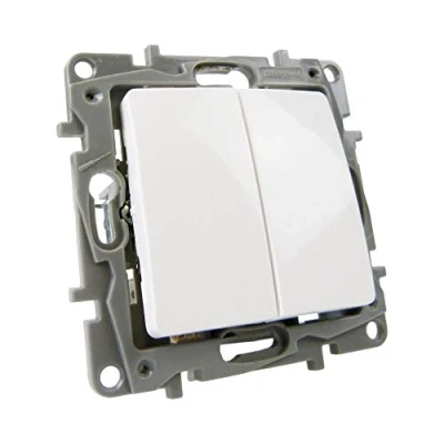 Afbeelding van Dubbele trapschakelaar 10A Niloe 764502 Legrand 2185