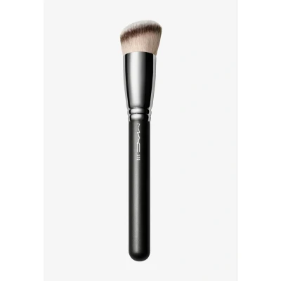 Afbeelding van M·A·C 170 Rounded Slant Brush blush kwast Zwart
