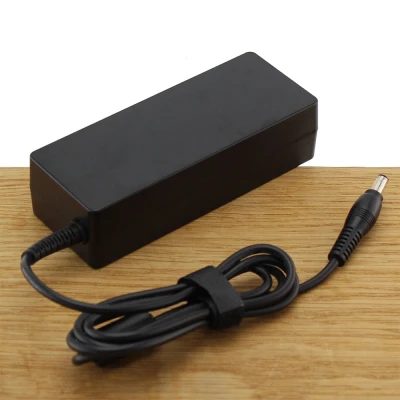 Afbeelding van Blu Basic Laptop Adapter 90W