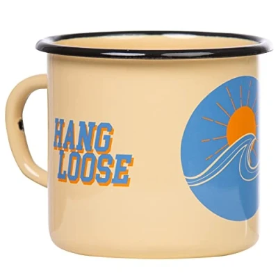 Afbeelding van MUGSY emaille mok met spreuk HANG LOOSE, 330 ml, beker golvenmotief, surfen, strand, zon (beige)