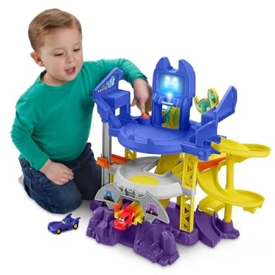 Afbeelding van Fisher Price DC Batwheels speelgoedauto racebaan speelset, Launch &amp; Race Batcave met licht en geluid, Bam de Batmobiel Redbird voertuigen, vanaf 3 jaar, HRJ21