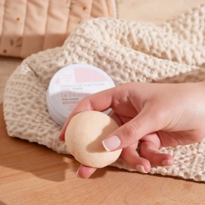 Afbeelding van Biologisch en handgemaakt in Frankrijk vaste gezicht reiniger make up remover shea boter rijke oliën 35gr