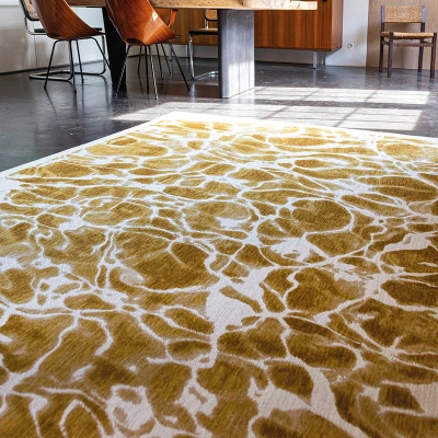Afbeelding van Abstract vloerkleed Swim Saffron 9349 280x390cm Louis de Poortere