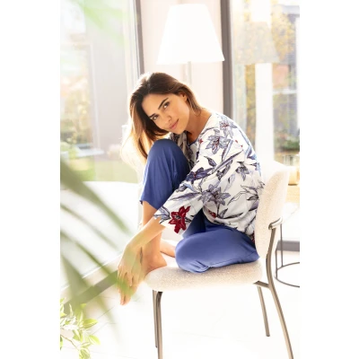 Afbeelding van Dames pyjama blauwe bloemen Hajo Blauw Maat 52/54