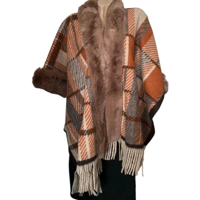 Afbeelding van Dames warme Poncho geblokt met Imitatiebont Onesize Bruin