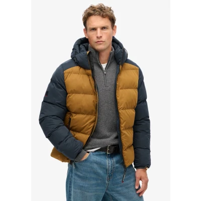 Afbeelding van Superdry Mannen Sports Pufferjas met Kleurvlakken en Capuchon Donkerblauw Grootte: XL