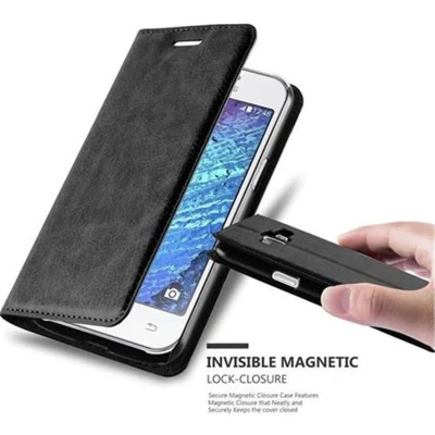Afbeelding van Cadorabo Hoesje geschikt voor Samsung Galaxy J1 2015 in ZWARTE NACHT Beschermhoes Case magnetische sluiting Cover