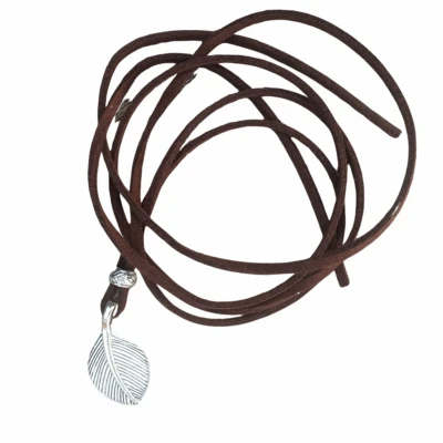 Afbeelding van Suede wikkel armband Bruin Veertje Charme Bijoux