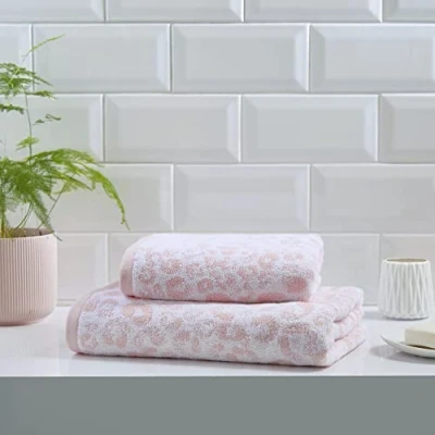 Afbeelding van Fusion Badkamer Animal Print 100% Katoen Jacquard Badhanddoek 70 x 130cm in Blush