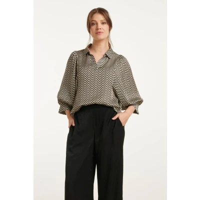 Afbeelding van Smashed Lemon 25049 Zand En Zwart Zigzag Print Top Met Kraag 3/4 3XL