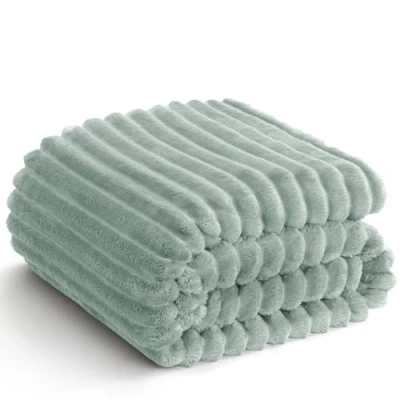 Afbeelding van WAVVE Fleecedeken 150 x 200 cm, deken voor eenpersoonsbed/tweepersoonsbed, flanellen 300 g/m², grote warme en zachte bankdeken, groen