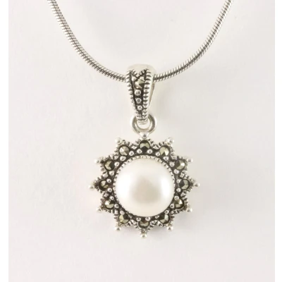 Afbeelding van Fijne zilveren hanger met marcasiet en parel aan ketting