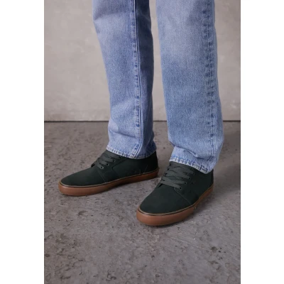 Afbeelding van etnies Barge LS Klassieke skatelook, slanke vulkaniseerde silhouet, stevige gepantserde kraag, versterkte vulkanisatie, comfortabele pasvorm, dagelijkse sneakers