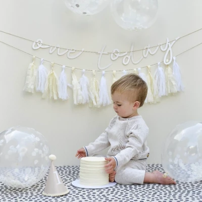 Afbeelding van Ginger Ray Neutraal First Birthday Cake Smash Decoratieset met Hoed, Kleuring, Garland en 5 Confettiballonnen