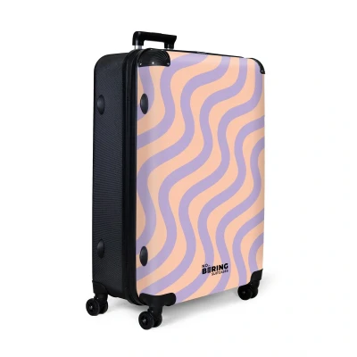 Afbeelding van NoBoringSuitcases.com® Koffer groot Reiskoffer lichtgewicht Roze met paarse golvende lijnen Rolkoffer 4 wielen Grote trolley XL 98 liter bagage