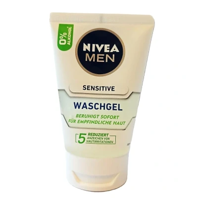 Afbeelding van NIVEA MEN Sensitive wasgel (100 ml), zeepvrije reinigingsgel met kamille en vitamine E voor de gevoelige mannenhuid, rustgevende gezichtsreiniging 0% alcohol