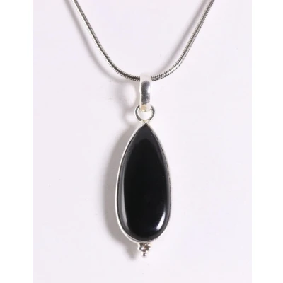 Afbeelding van Lange druppelvormige zilveren hanger met onyx aan ketting