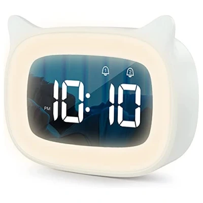 Afbeelding van UQTUKO digitale kinderwekker, kinderwekker met sluimerfunctie dubbele wekker nachtlampjes 12/24 uur LED nachtlicht 18 muziek 5 helderheidsstanden voor jongens meisjes (wit)
