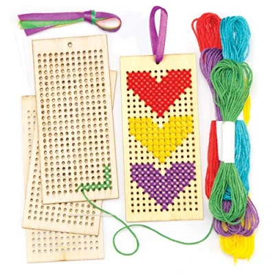 Afbeelding van Baker Ross AR141 Houten leesteken knutselsets met kruissteek voor kinderen om te naaien en vorm geven (4 stuks),gesorteerd