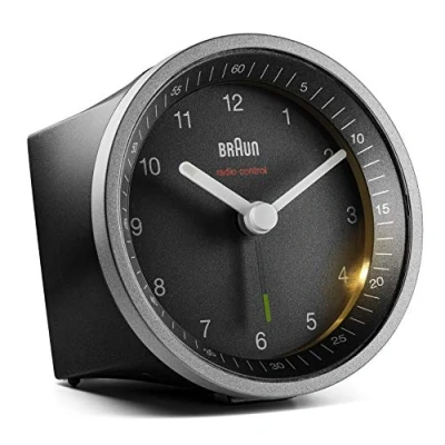 Afbeelding van Klassieke analoge wekkerradio van Braun voor de Midden Europese tijdzone (MEZ/GMT+1) met sluimerfunctie en verlichting, rustig uurwerk, Crescendo alarm, zwart zilver, model BC07SB DCF., wit, Eén