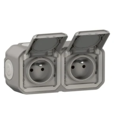 Afbeelding van LEGRAND Waterdicht stopcontact IP55 met Plexo Aarde 2P+T 16A compleet klep Voor installatie in opbouw Horizontale montage Gemaakt Frankrijk Grijs