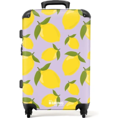 Afbeelding van NoBoringSuitcases.com® Koffer groot Rolkoffer lichtgewicht Pastel paars met citroenen Reiskoffer 4 wielen Grote trolley XL 20 kg bagage