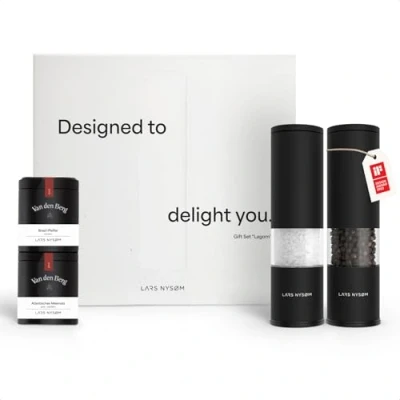 Afbeelding van LARS NYSØM Spice Mills &amp; Spices Gift Set Zout en pepermolenset met chilimolen 2 kruidenpotjes (zout, peper, chili) Een geweldig cadeau idee dankzij de prachtige geschenkdoos Carbon Black