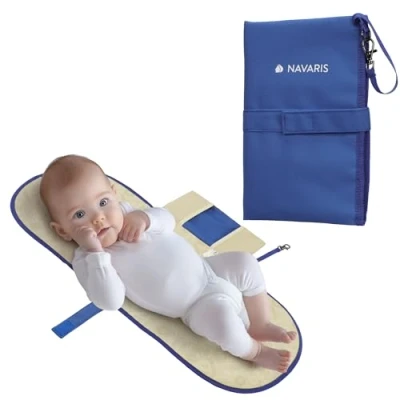 Afbeelding van Navaris baby Verschoningsmatje voor onderweg Opvouwbaar 70 x 34 0,5 cm Waterafstotend met luieretui Oceaan blauw