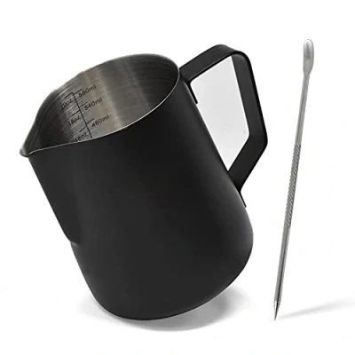 Afbeelding van Joeji&#039;s Kitchen Melkopschuimkan 600 ml met Latte Art Pen RVS Barista Melkkan afmetingen Melkkannetje scherpe tuit Zwarte